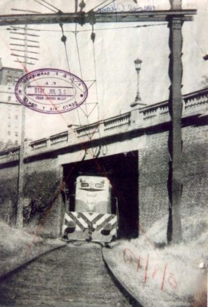 locomotora-tunel-fco-300x441.jpg