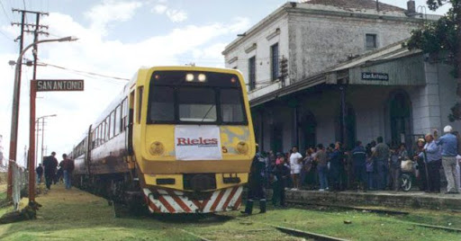 http://www.rieles.com/front/wp-content/uploads/solidario-1.jpg