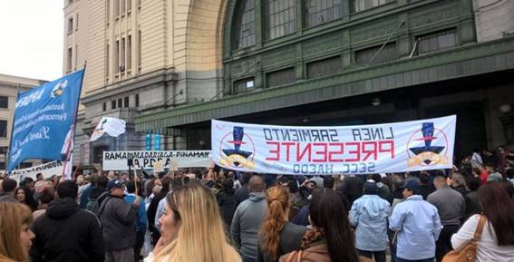 http://enelsubte.com/wp-content/uploads/2016/10/protesta_apdfa_1-700x357.jpg