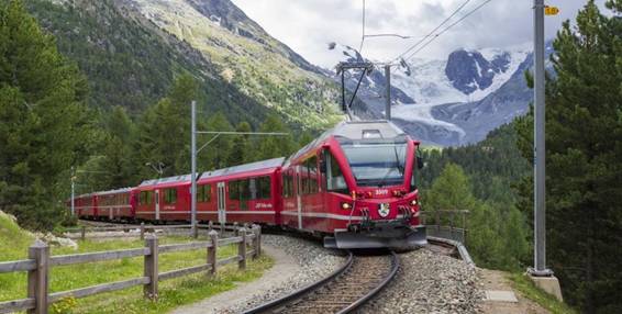 https://s3-sa-east-1.amazonaws.com/assets.abc.com.py/2017/11/22/el-ferrocarril-retico-a-su-paso-por-pontresina-suiza-_970_490_1559646.jpg