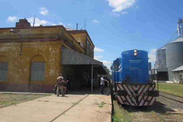 http://semanariodejunin.com.ar/uploads/noticias/5/20200619010821_tren2.jpg