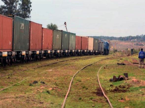 Aprestos. El tren transportará arroz y luego otras cargas por territorio argentino.
