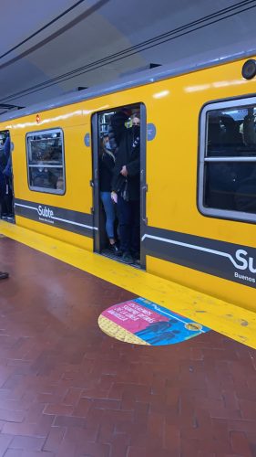 https://www.enelsubte.com/wp-content/uploads/2022/07/tren-repleto-linea-e-281x500.jpg