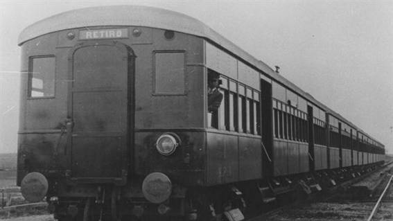 Tren histórico del Mitre, con carrocería de metal, funcionó en la línea Mitre (por entonces,