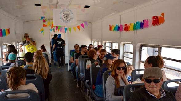 Familias enteras se dieron el gusto de pasear, aunque fueran unos pocos kilómetros, en el tren.