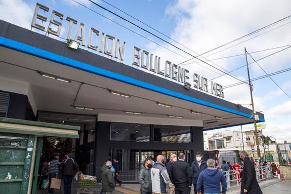 Los comerciantes esenciales celebran la apertura de la Estación de Boulogne luego de tres años en obra.