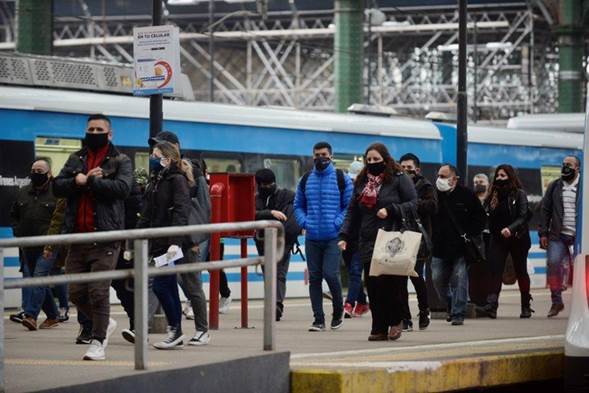 La llegada de un tren en Estación Retiro (Andrea D’Elia).