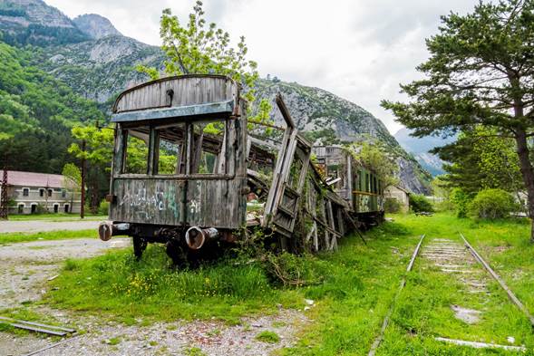 Estación de ferrocarril abandonada Canfranc entre Francia y España. Huesca