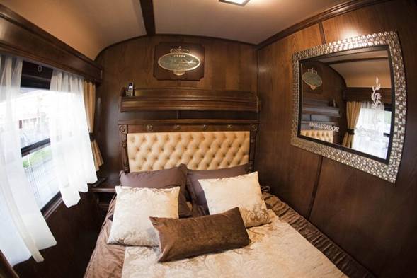 Cama de una de las suites del tren Trancantábrico