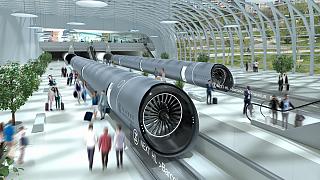 Representación conceptual de una estación de Hyperloop y una cápsula de Hyperloop diseñada por la empresa española Zeleros. 