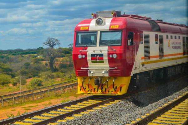https://www.guineainfomarket.com/wp-content/uploads/2021/07/Tren-Africa-696x464.jpg