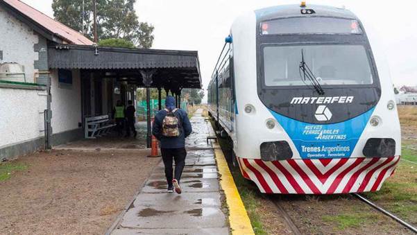 El Tren del Valle dejó de ser sólo para esenciales
