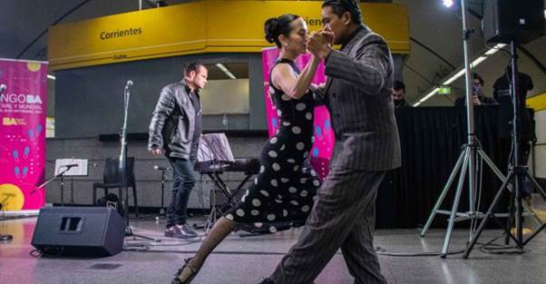 http://www.rieles.com/front/wp-content/uploads/Eliana-Conte-y-Cristian-Cisneros-692x360.jpeg