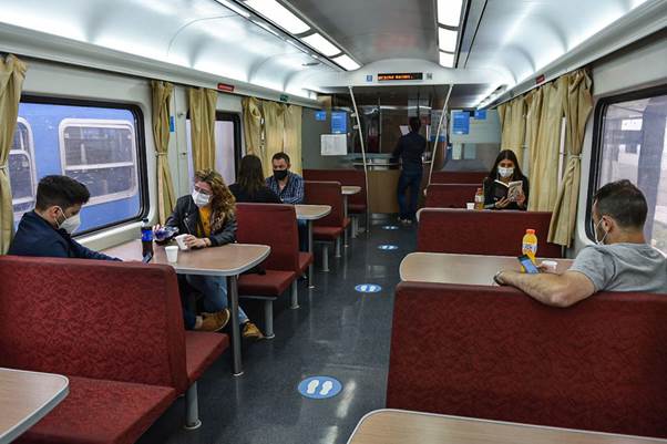 Los trenes de larga distancia vuelven a tener el coche-comedor. (Trenes Argentinos)