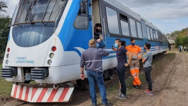 https://fotos.perfil.com/2021/08/04/trim/912/513/0804tren-de-las-sierras-1213352.jpg