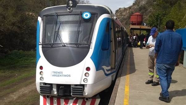 https://fotos.perfil.com/2021/08/04/trim/912/513/0804tren-de-las-sierras-1213354.jpg